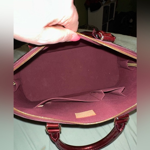 Preowned…Authentic….Excellent DEAL! Louis Vuitton Vernis Alma GM bag! - Picture 14 of 17